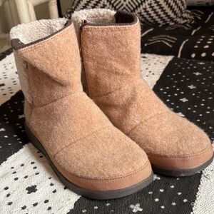 Chaco Revel Warm Tan Winter Boots 7.5